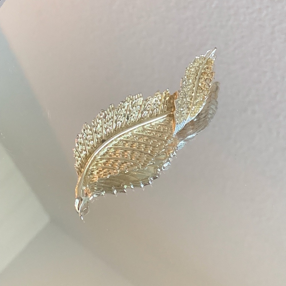 Gold tone Brooch pin by Sarah Coventry